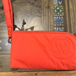 NWOT Lululemon wristlet